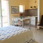 Bran & Denise מלון דירות קוסטרמנו