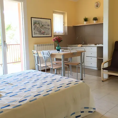 Bran & Denise Apart-hotel Costermano