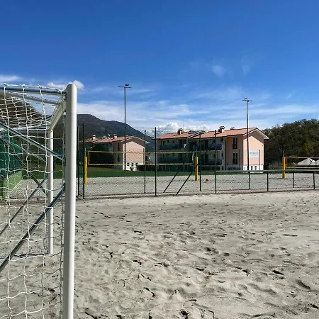 布兰&丹尼斯公寓酒店 3*