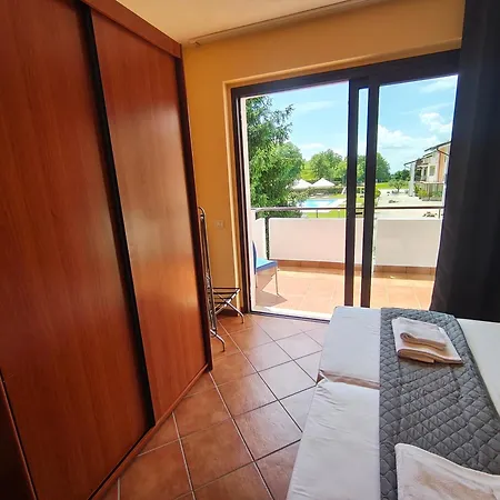 布兰&丹尼斯公寓酒店 3* 科斯特曼诺