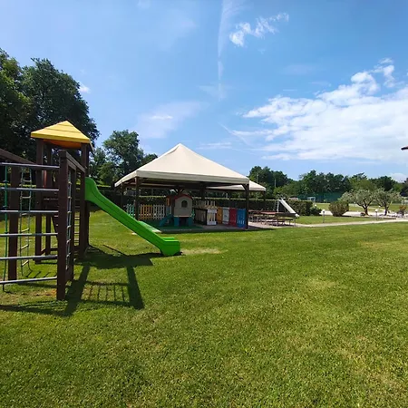 公寓式酒店 布兰&丹尼斯公寓酒店 3*