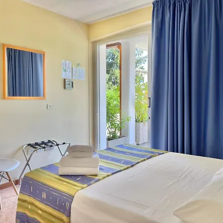 布兰&丹尼斯公寓酒店 3* 科斯特曼诺