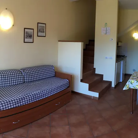 布兰&丹尼斯公寓酒店 3*