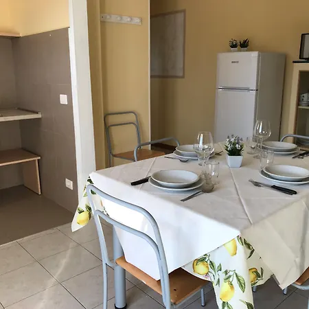 布兰&丹尼斯公寓酒店 3*