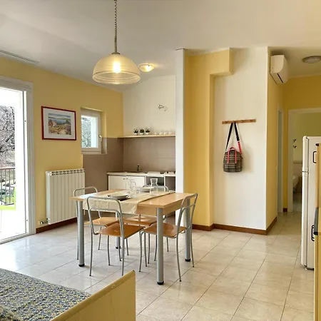 Bran & Denise Lägenhetshotell Costermano