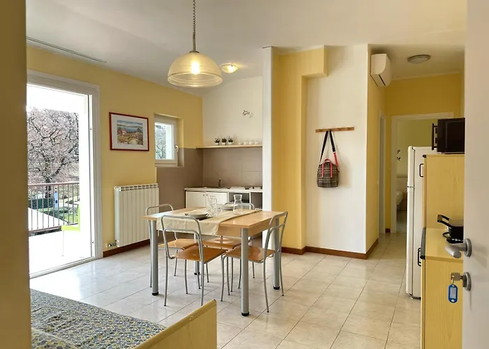 Bran & Denise Lägenhetshotell Costermano